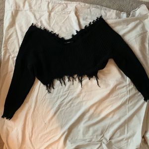 Cropped fray sweater